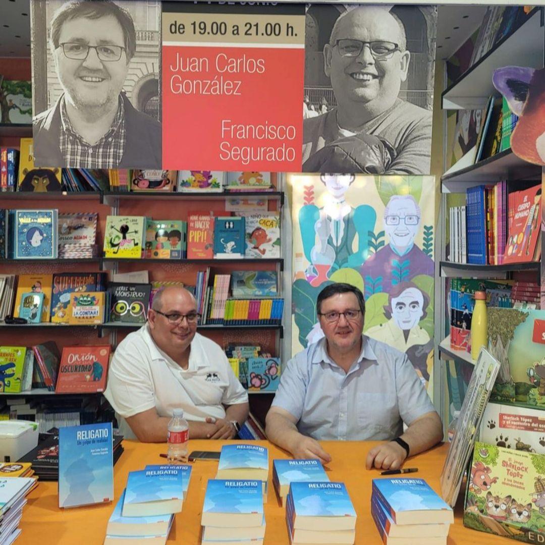 Firma Francisco Segurado y Juan Carlos González en la FLM 2024